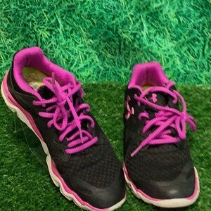 Under Armour, tennis shoes